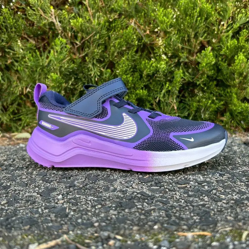ナイキ靴　5000円　美品　 NIKE（ナイキ） スニーカー キッズ コズミック ランナー HM4402 Nike